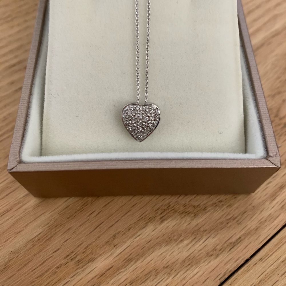 Women’s necklace